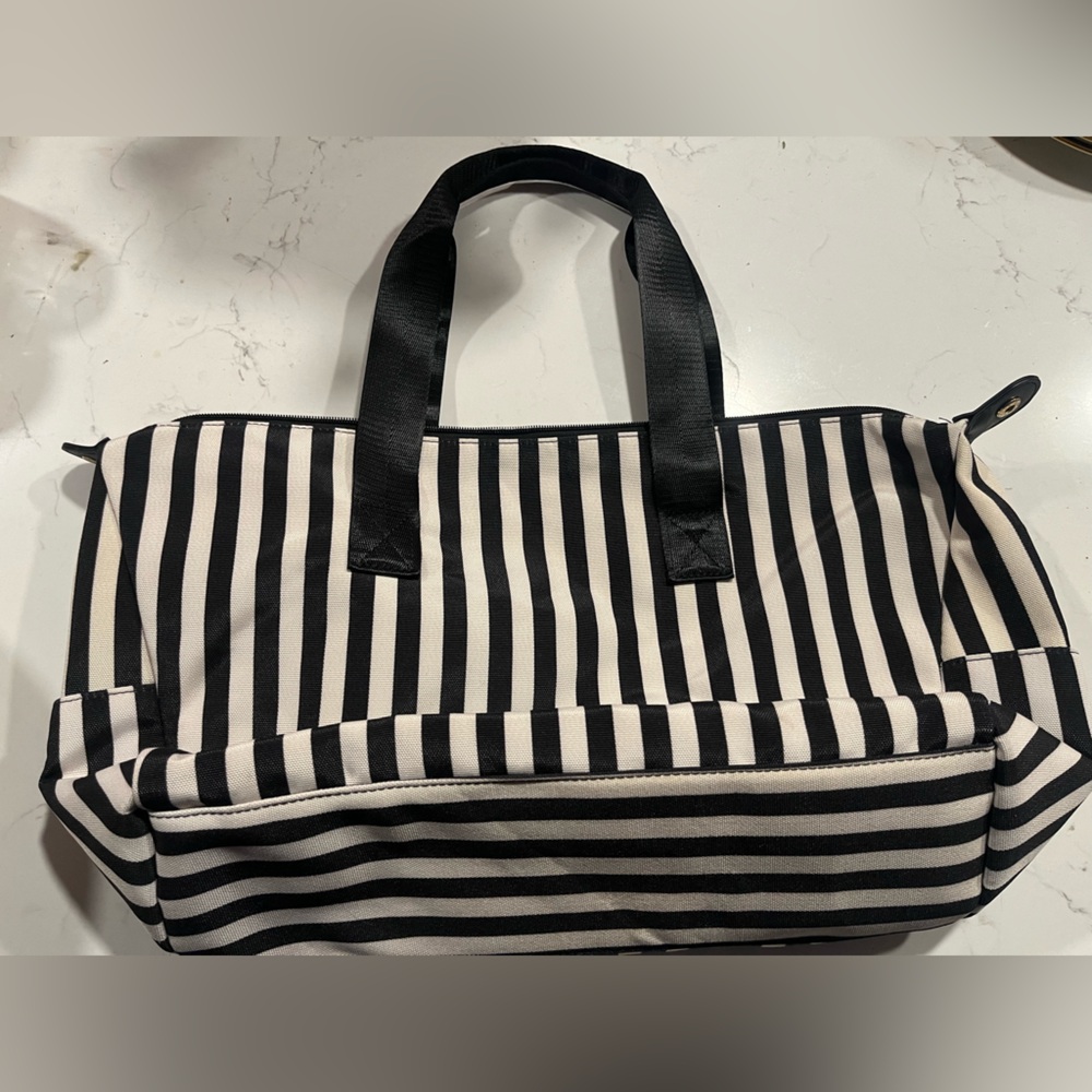 Alice + Olivia Black Striped Weekender Duffel Bag. Blk/White. Lots of pockets